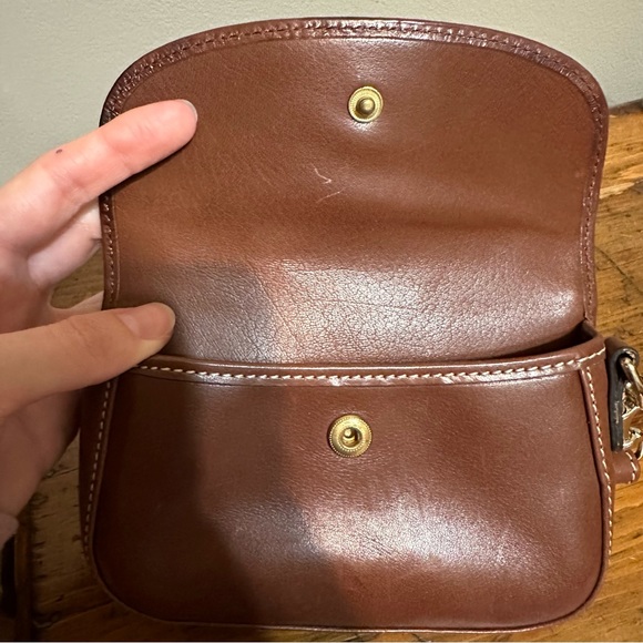 Dooney & Bourke brown leather wristlet with contrast stitching - Picture 6 of 7